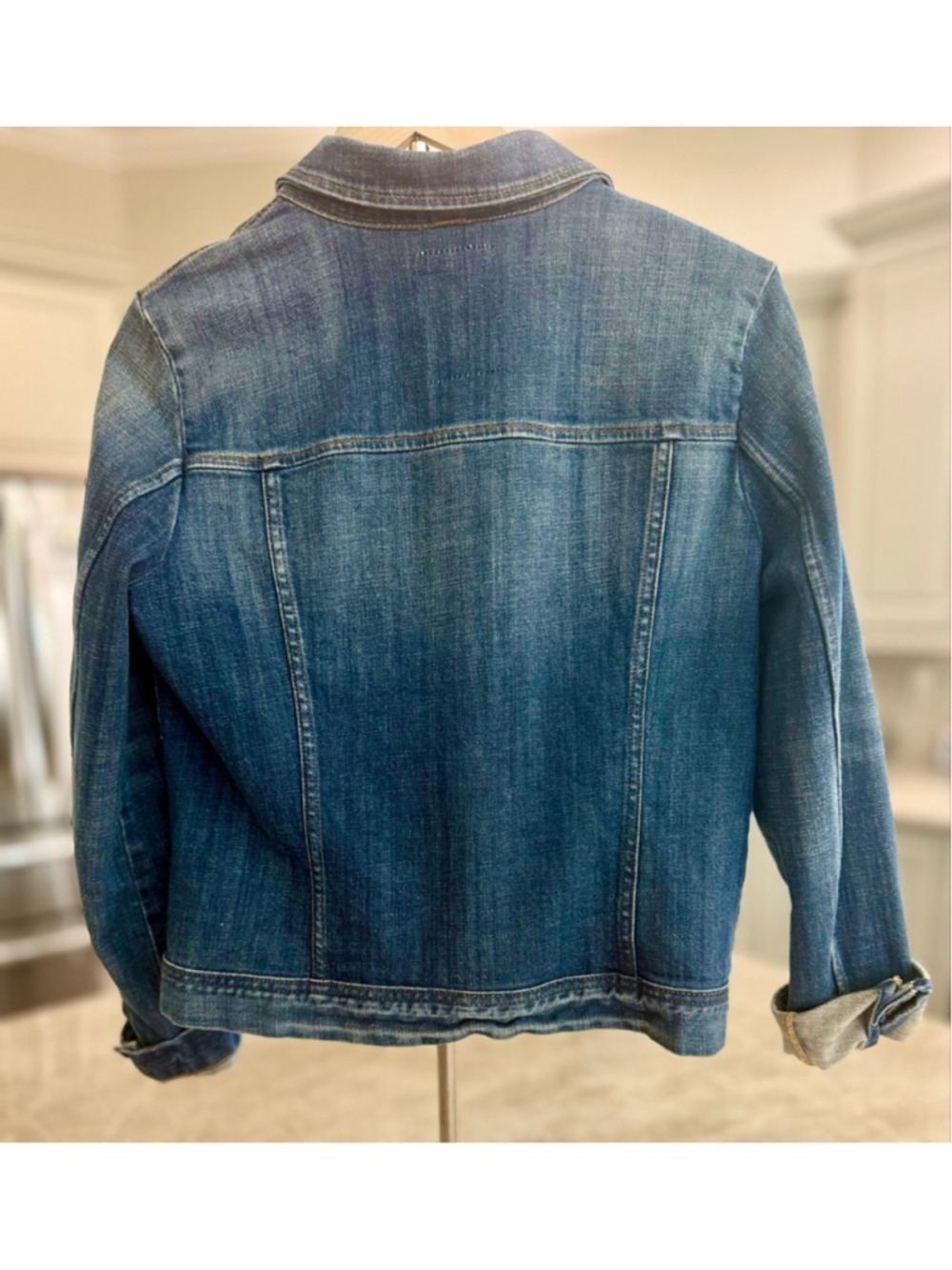 KUT from the Kloth Blue Denim Jean Jacket Size M, chest pocket, pin tuck - Picture 2 of 15